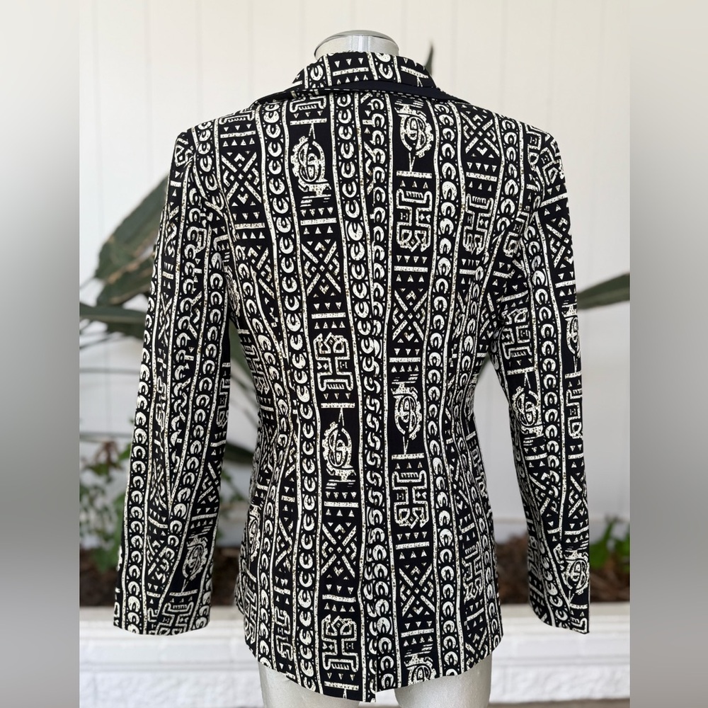 Black and White , and mustard Patterned tuxedo style Jacket elegant blazer - Picture 4 of 13